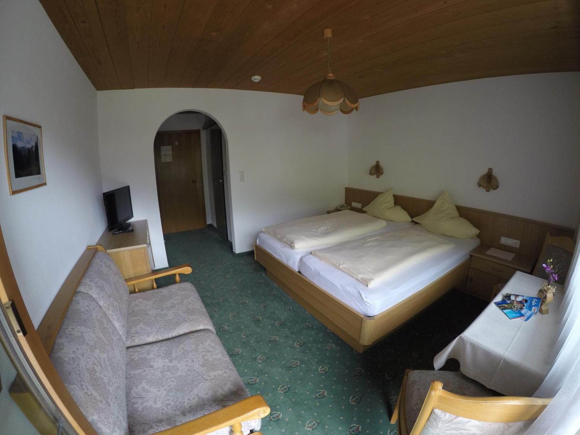 Gaestehaus Alpenland Тукс Экстерьер фото