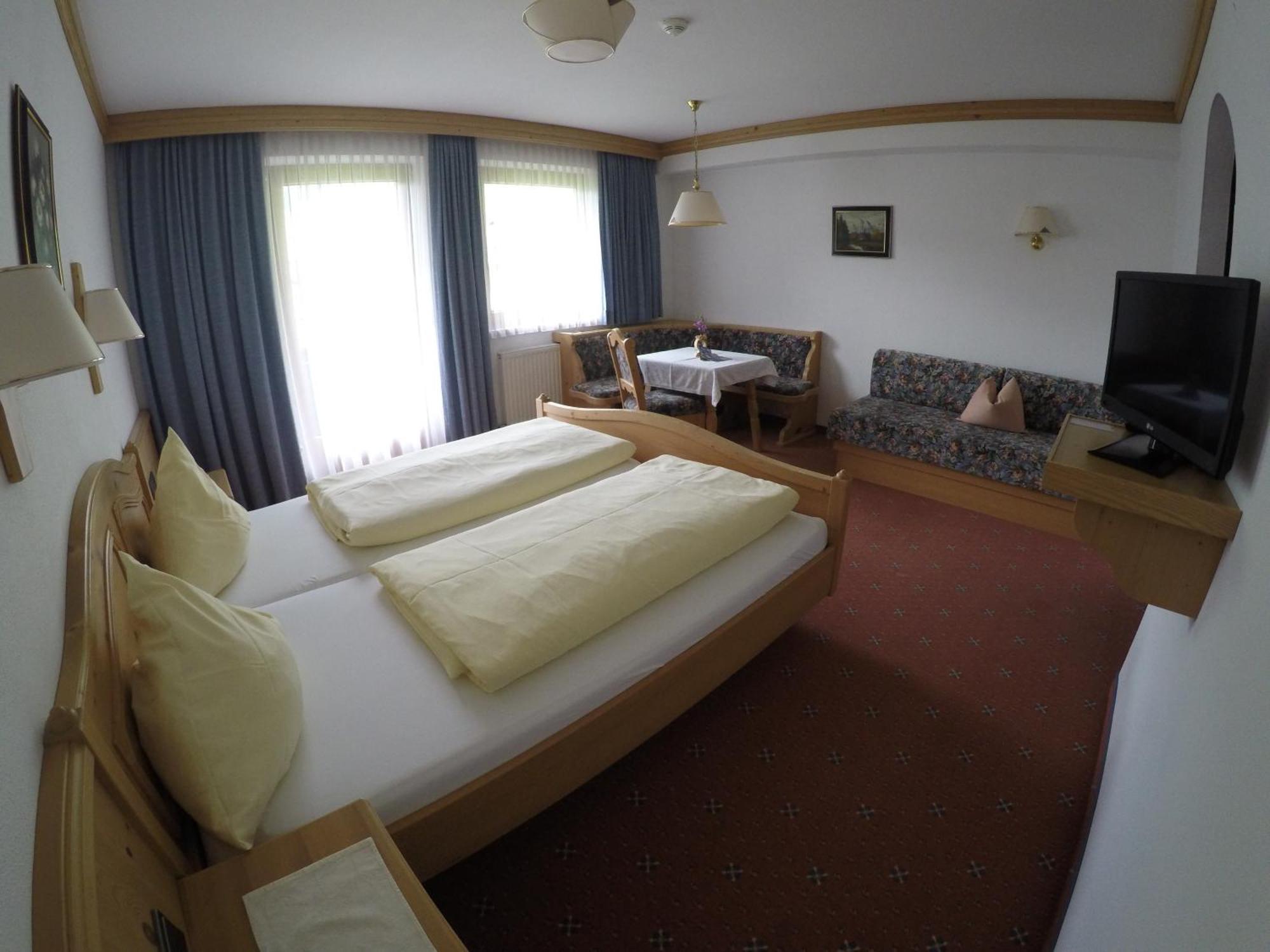 Gaestehaus Alpenland Тукс Номер фото