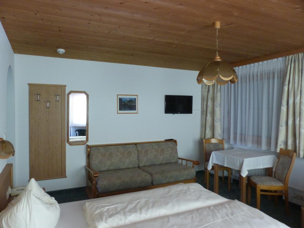 Gaestehaus Alpenland Тукс Номер фото