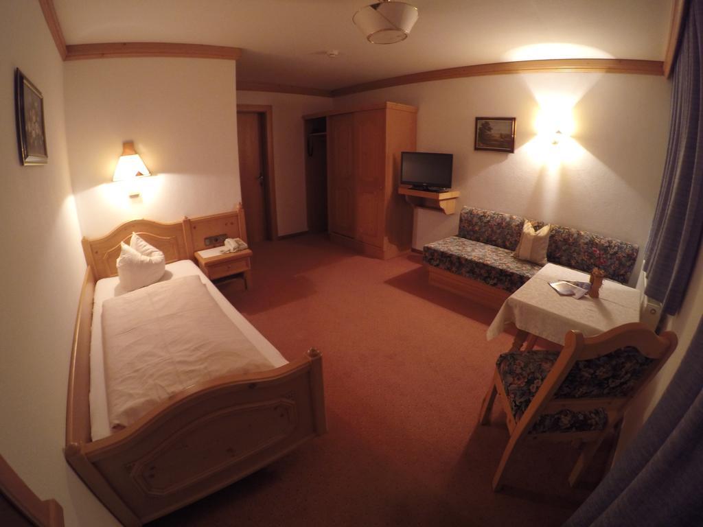 Gaestehaus Alpenland Тукс Экстерьер фото